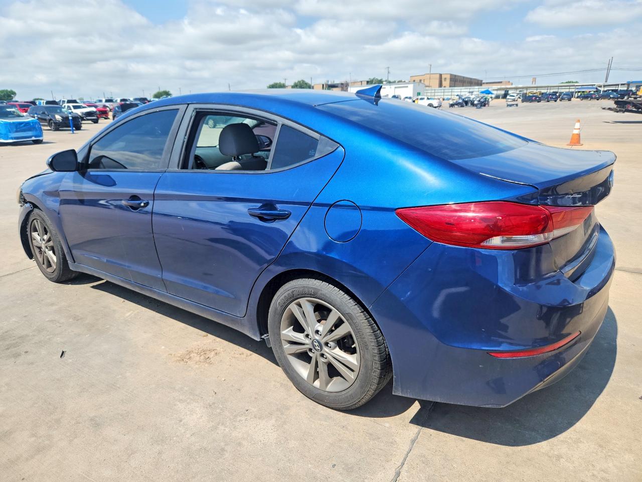2018 HYUNDAI ELANTRA photo 4
