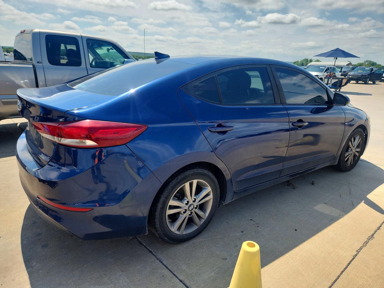 2018 HYUNDAI ELANTRA photo 7