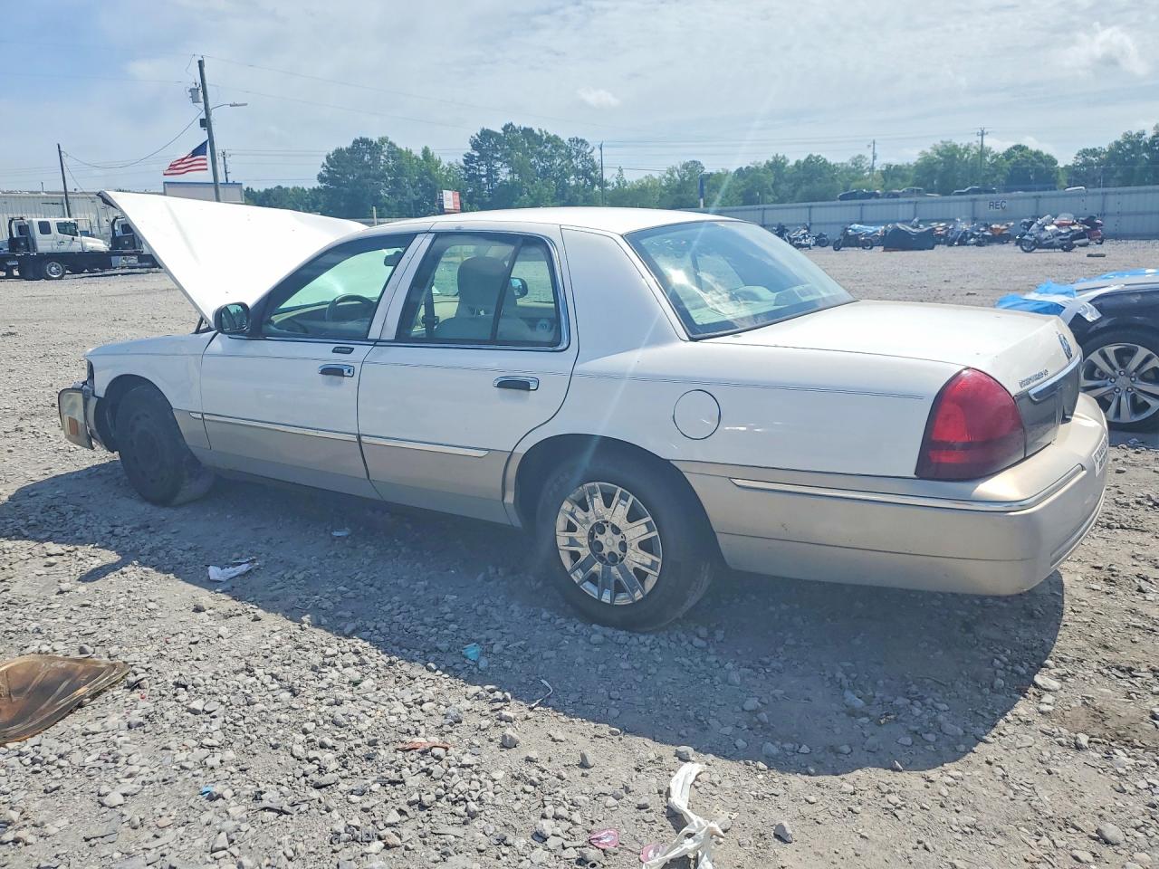 2007 MERCURY GRAND MARQUIS GS photo 3