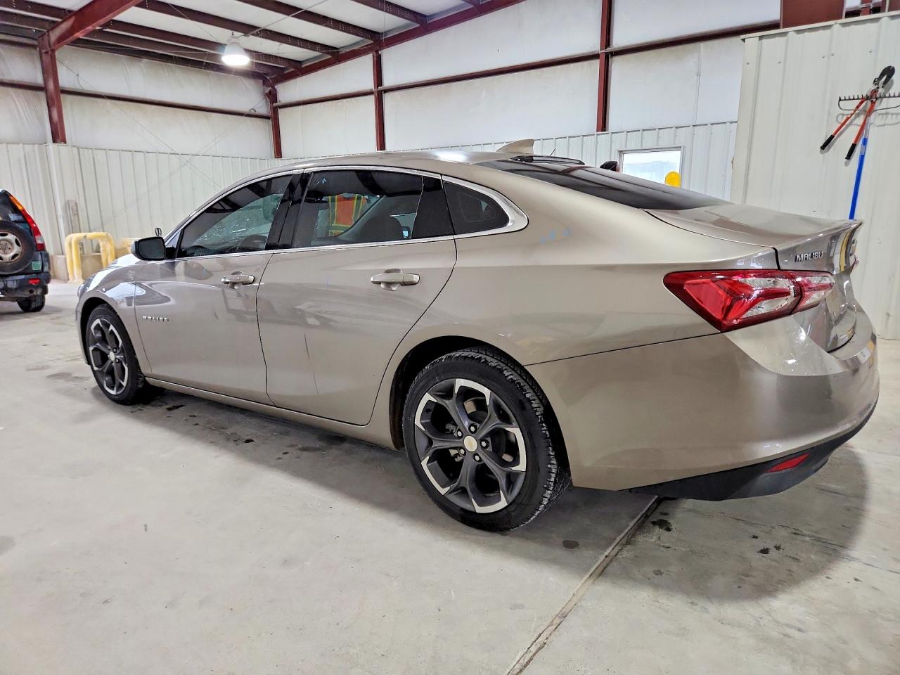 2022 CHEVROLET MALIBU LT photo 4