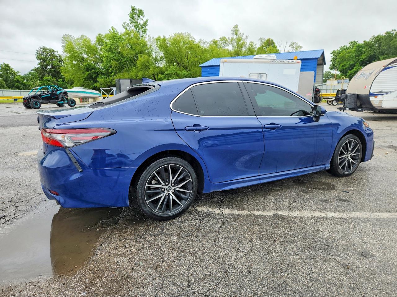 2024 TOYOTA CAMRY SE photo 3