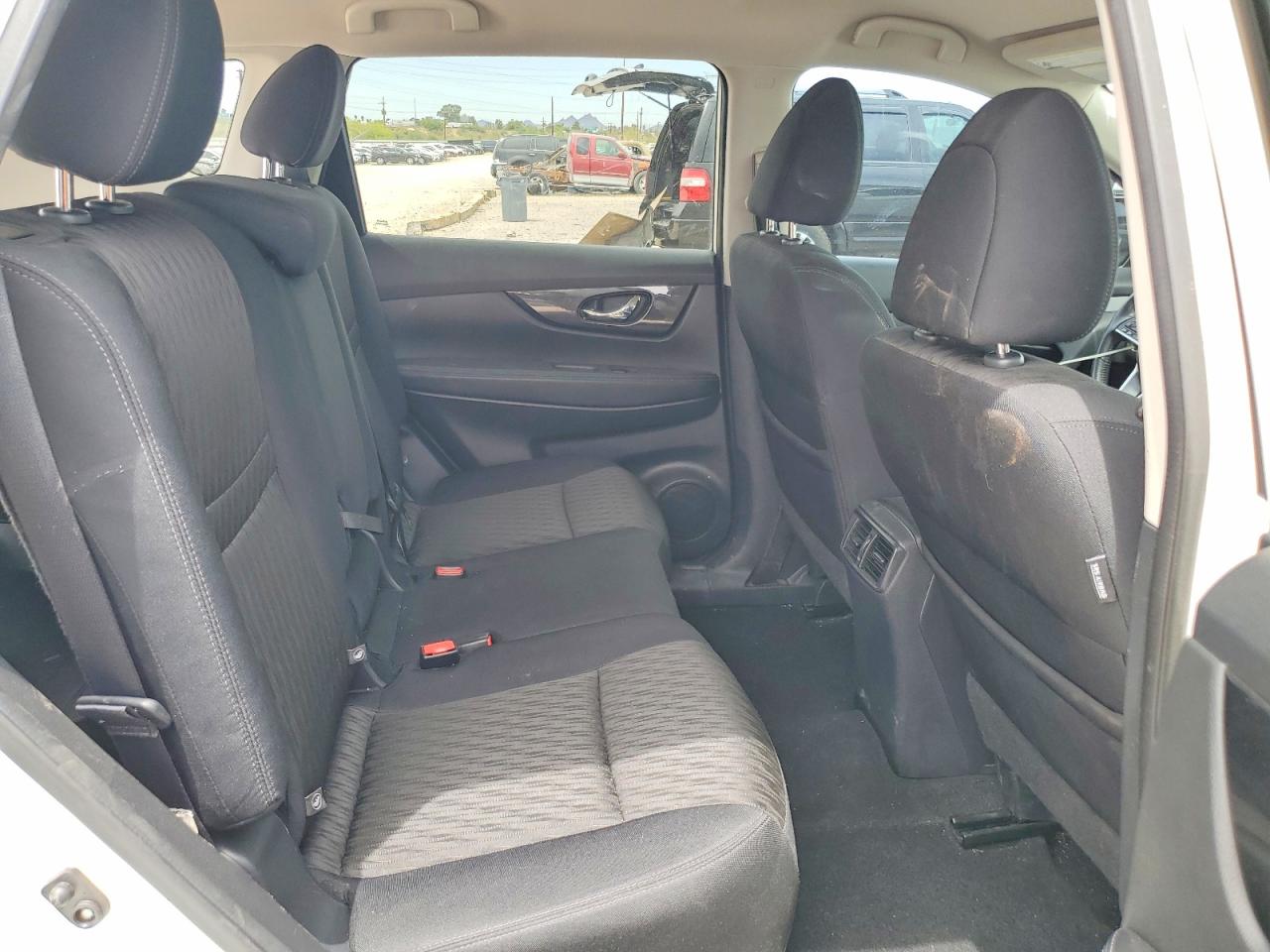 2017 NISSAN ROGUE SV photo 28
