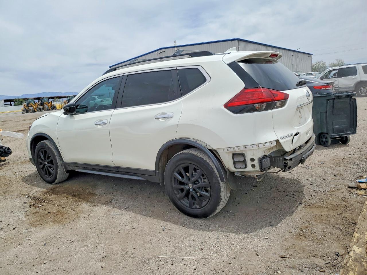 2017 NISSAN ROGUE SV photo 4
