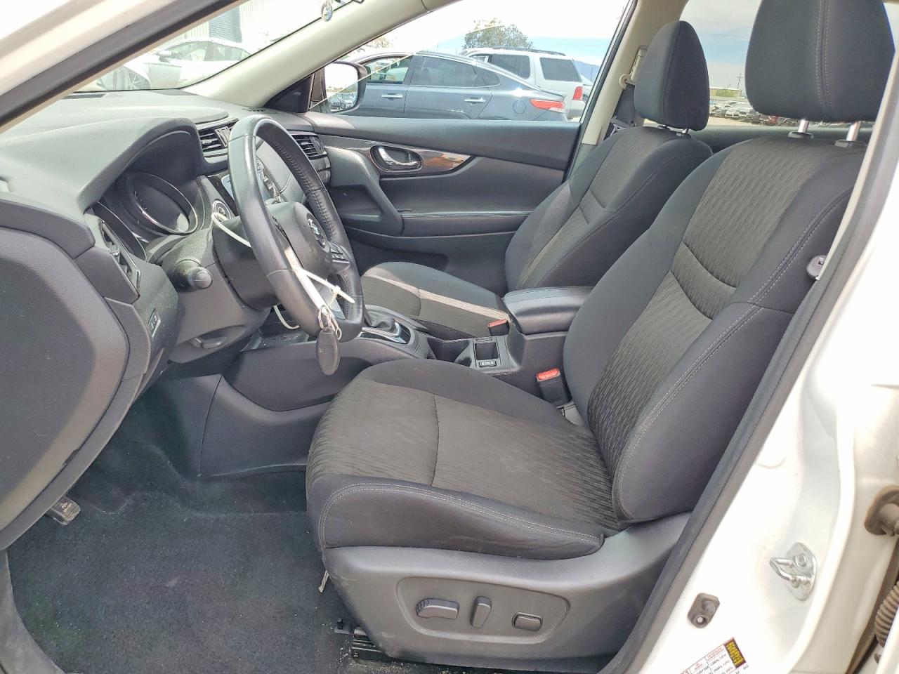 2017 NISSAN ROGUE SV photo 19
