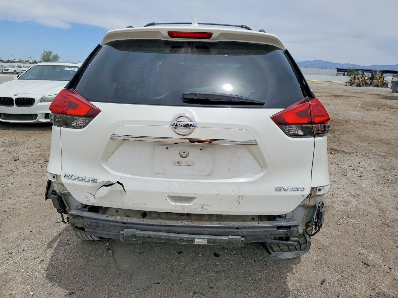 2017 NISSAN ROGUE SV photo 16