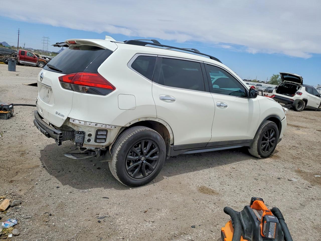 2017 NISSAN ROGUE SV photo 7