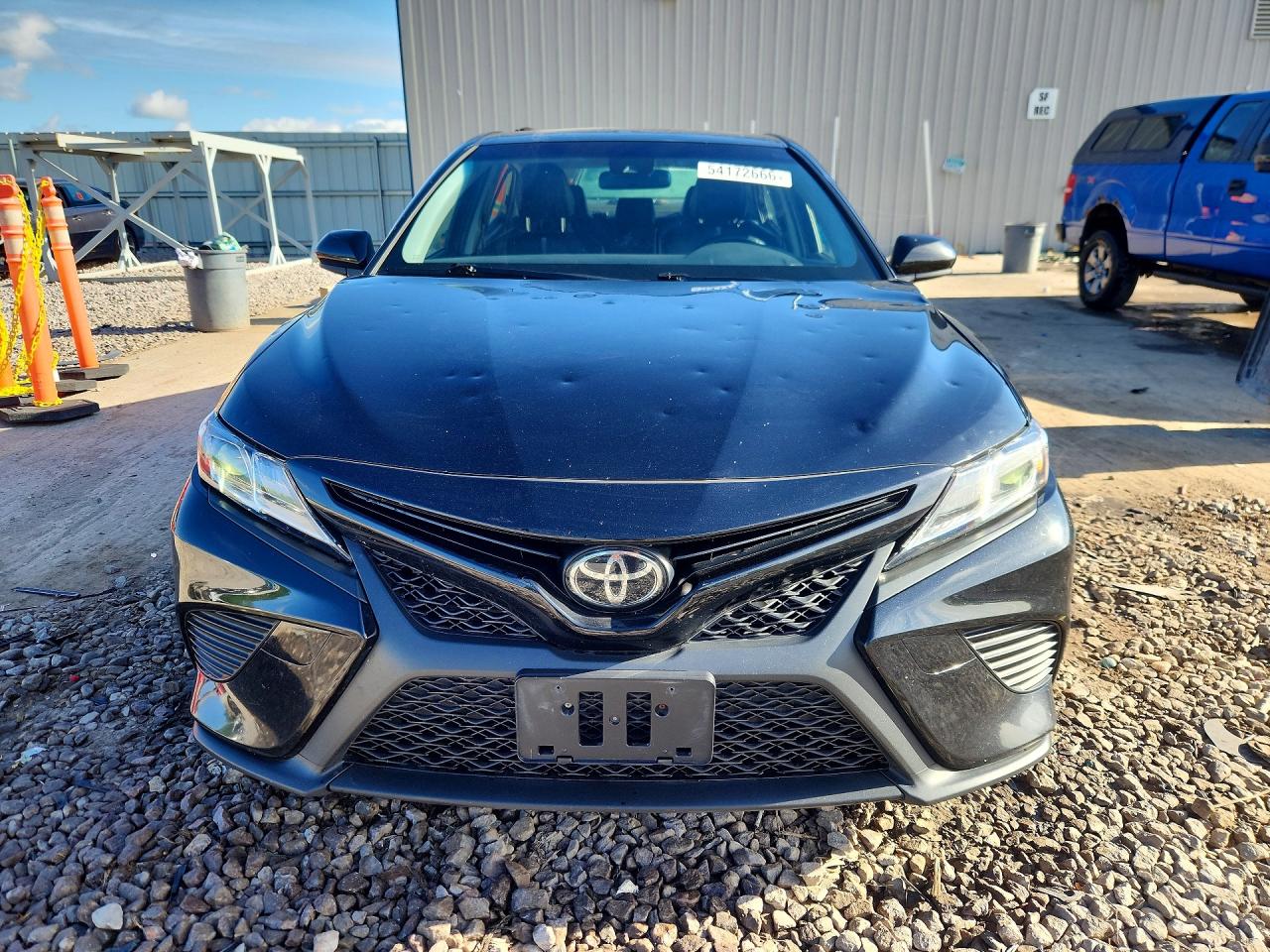 2018 TOYOTA CAMRY SE photo 9