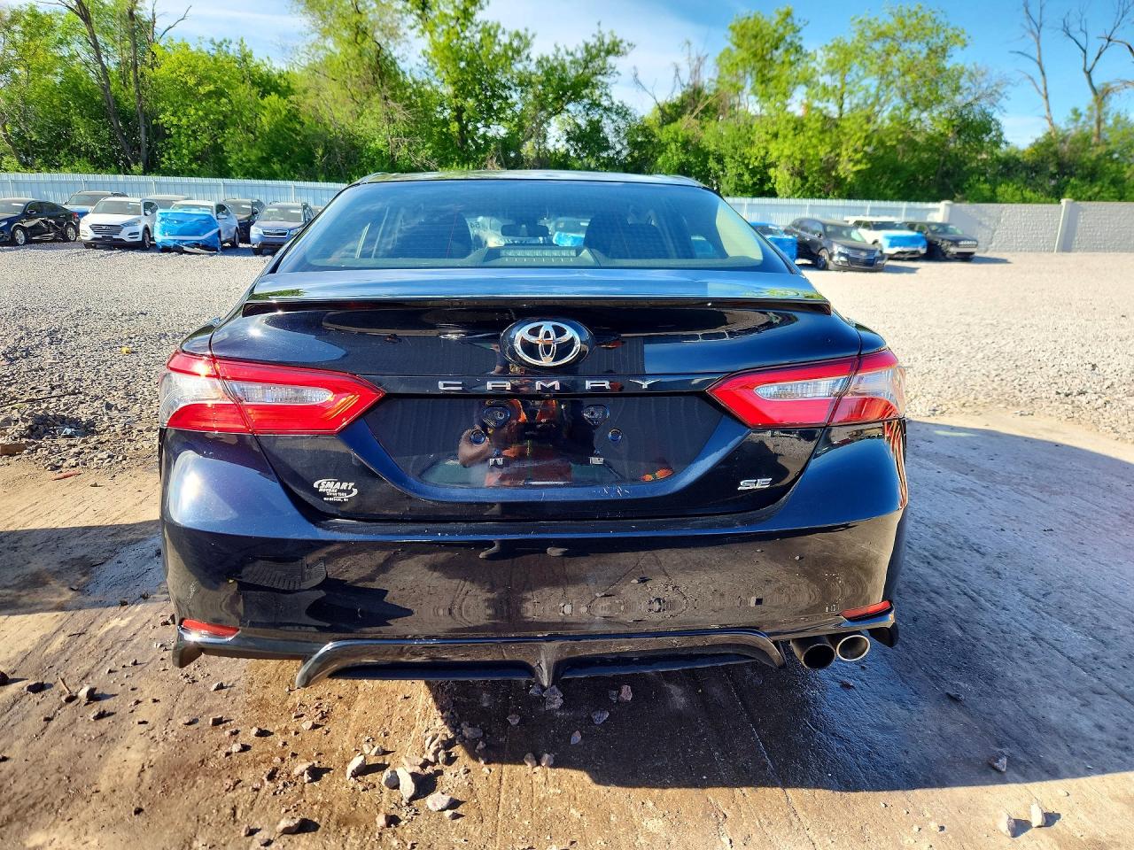 2018 TOYOTA CAMRY SE photo 11