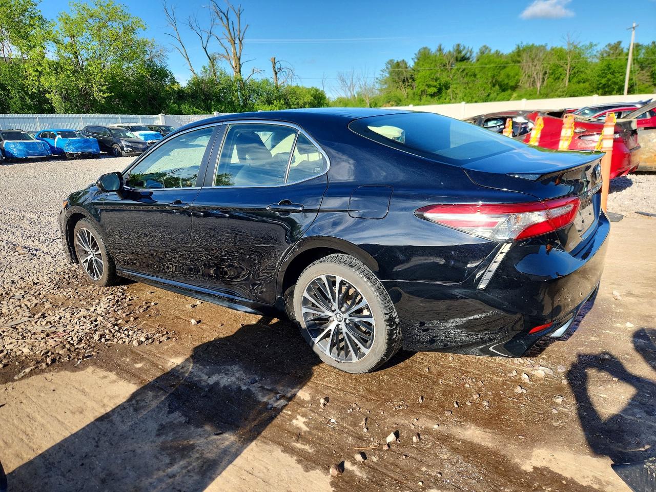 2018 TOYOTA CAMRY SE photo 3