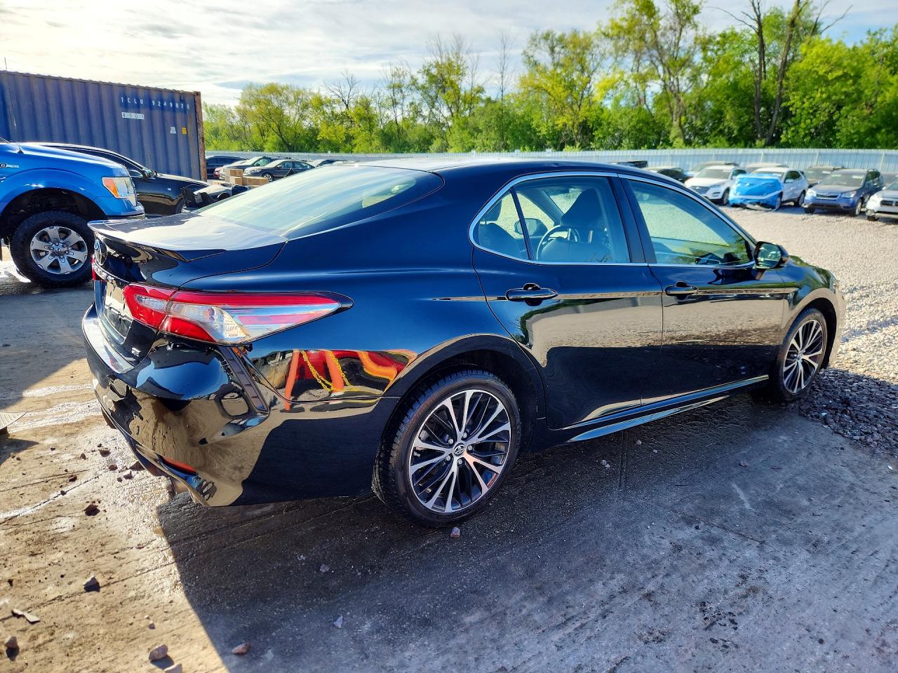 2018 TOYOTA CAMRY SE photo 5