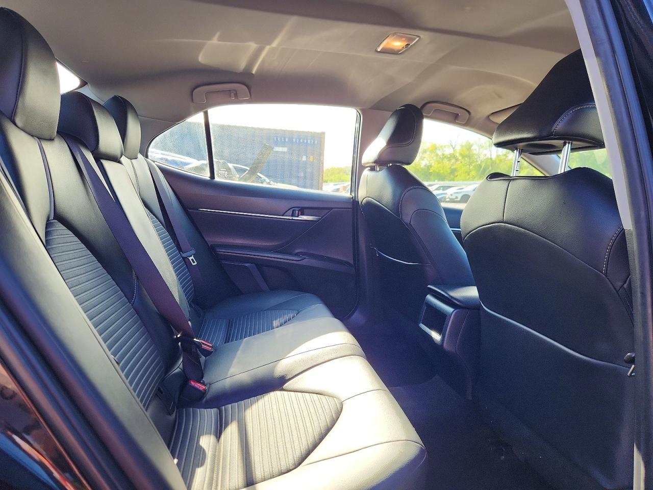 2018 TOYOTA CAMRY SE photo 19