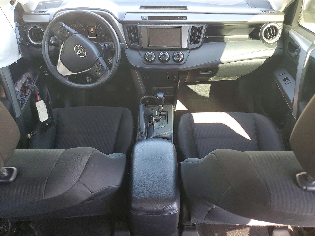2018 TOYOTA RAV4 LE photo 8