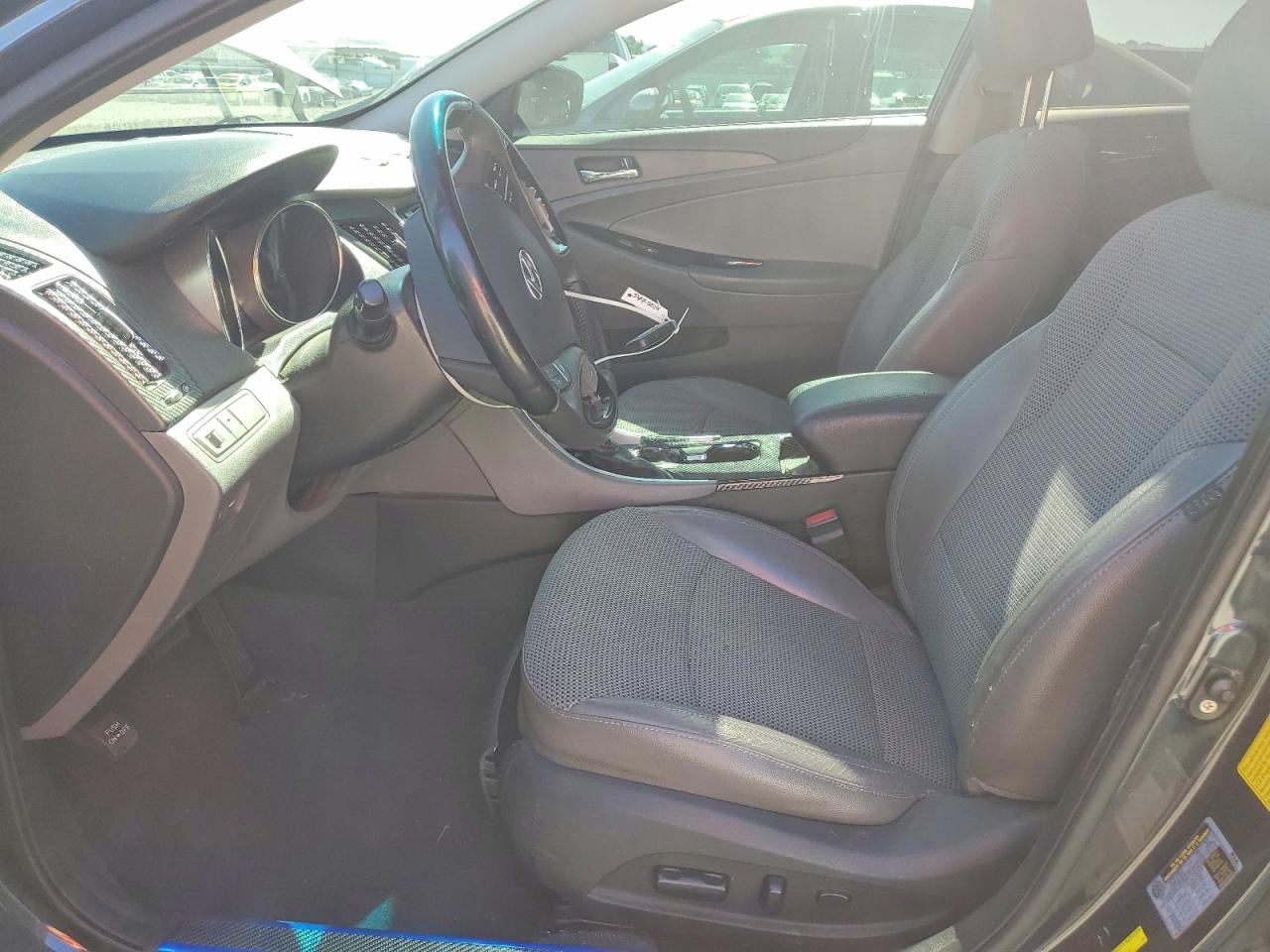 2011 HYUNDAI SONATA SE photo 13