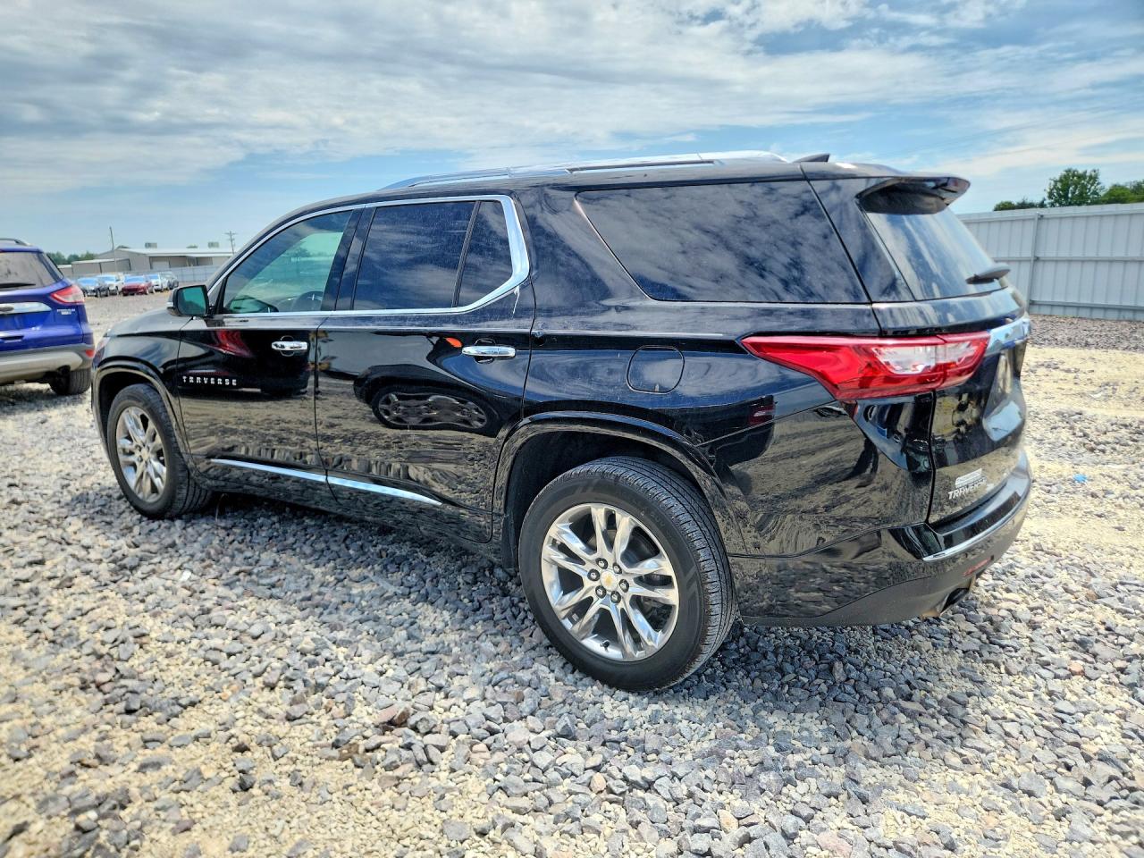 2019 CHEVROLET TRAVERSE HIGH COUNTRY photo 3