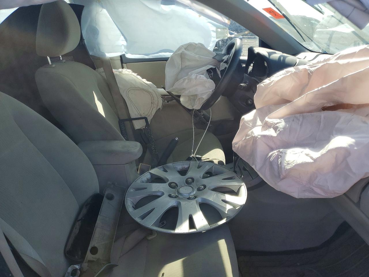 2012 TOYOTA COROLLA LE photo 19