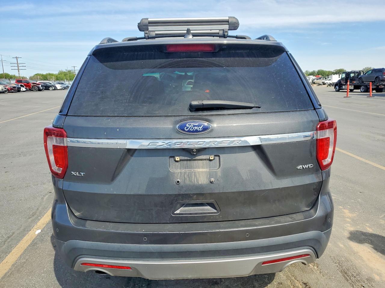 2016 FORD EXPLORER XLT photo 6