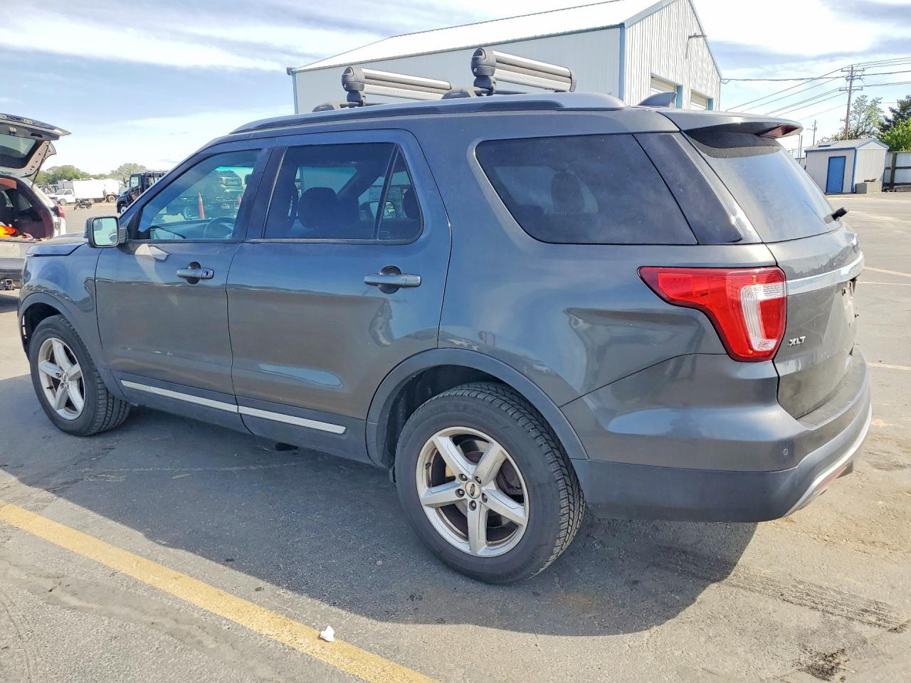 2016 FORD EXPLORER XLT photo 2