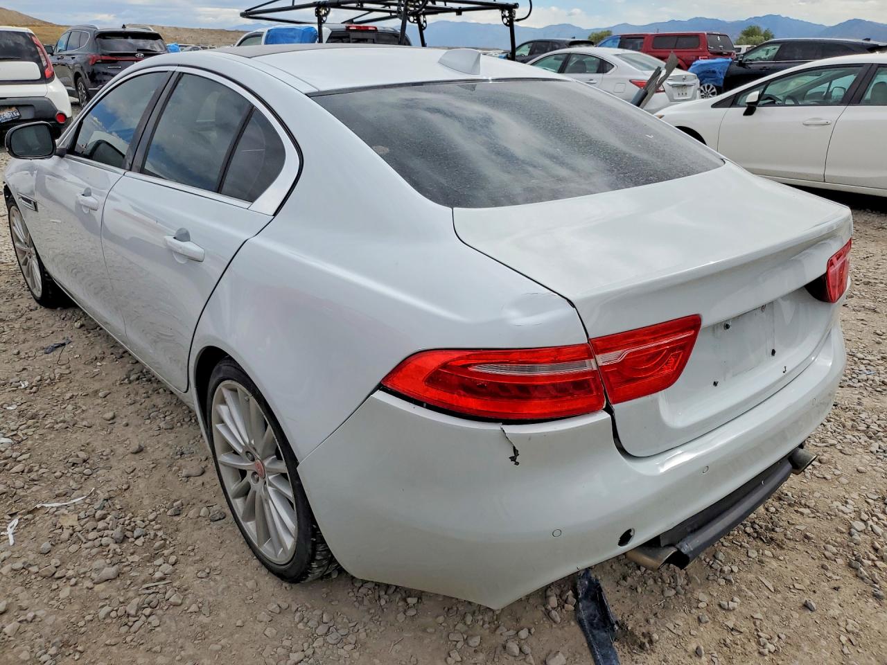 2017 JAGUAR XE FIRST EDITION photo 3