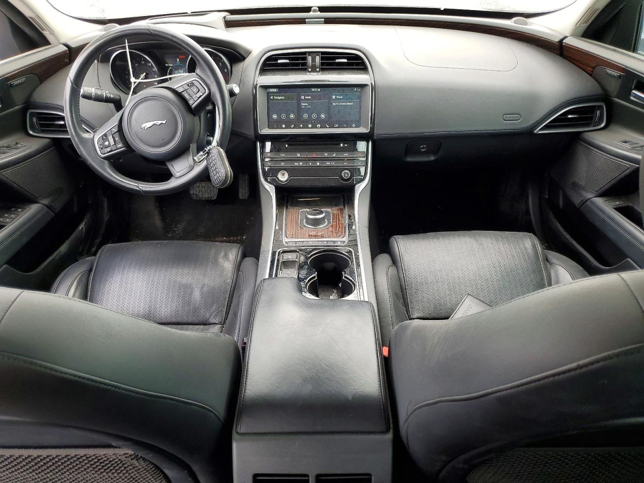 2017 JAGUAR XE FIRST EDITION photo 15