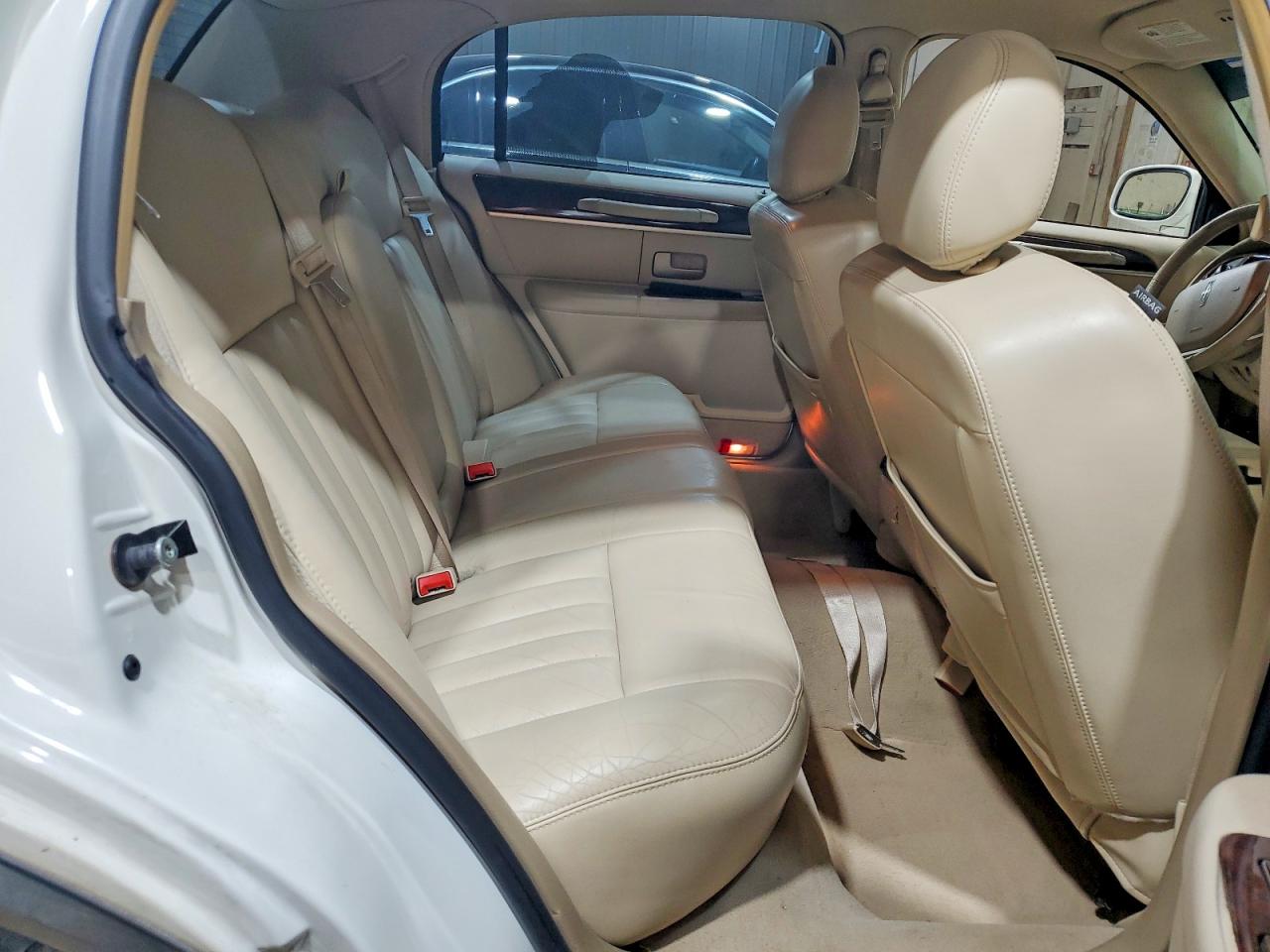 2006 LINCOLN TOWN CAR SIGNATURE photo 19