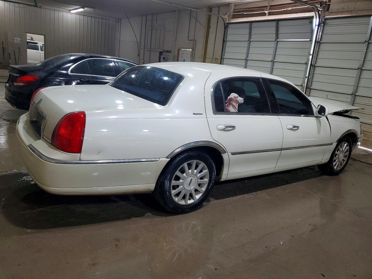2006 LINCOLN TOWN CAR SIGNATURE photo 5