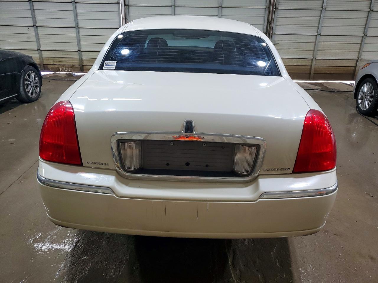 2006 LINCOLN TOWN CAR SIGNATURE photo 11