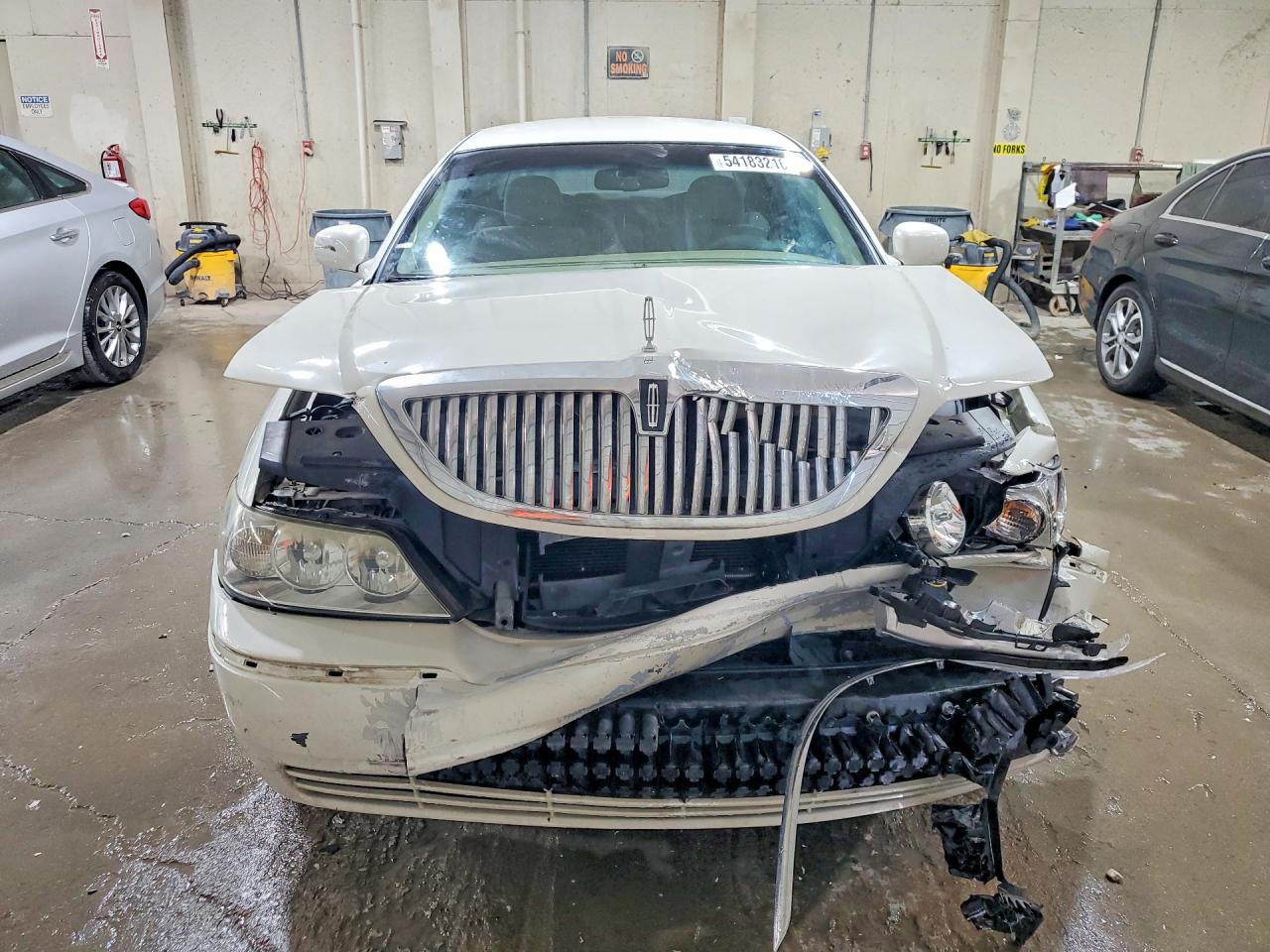 2006 LINCOLN TOWN CAR SIGNATURE photo 9