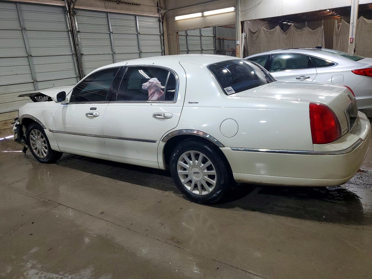 2006 LINCOLN TOWN CAR SIGNATURE photo 3