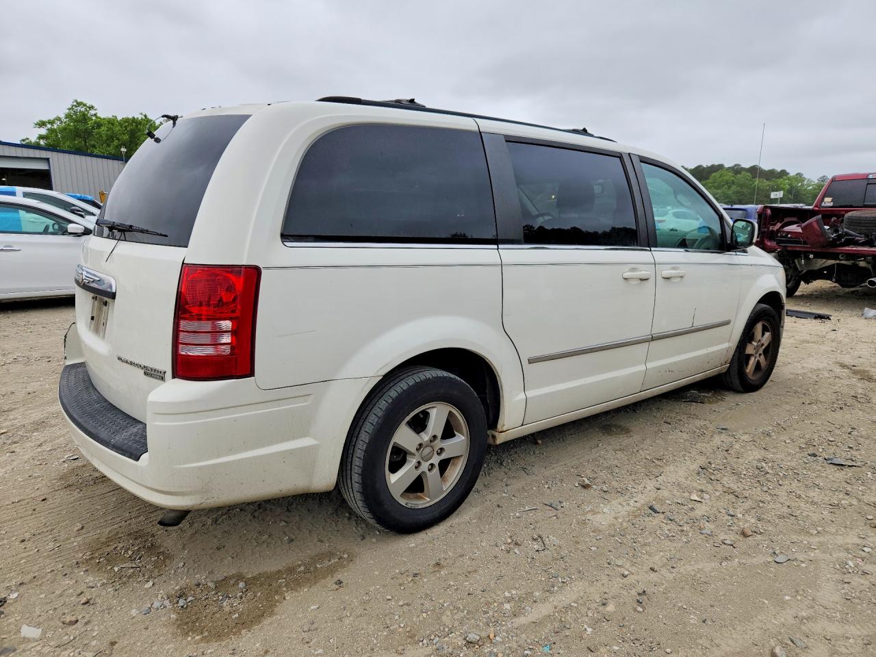 2010 CHRYSLER TOWN & COUNTRY TOURING photo 7