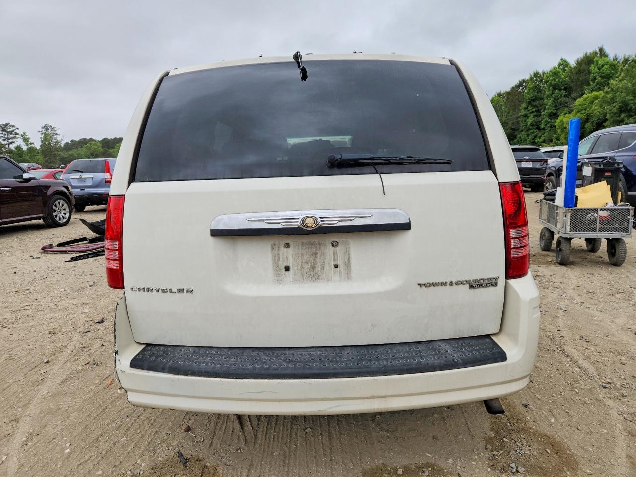 2010 CHRYSLER TOWN & COUNTRY TOURING photo 16