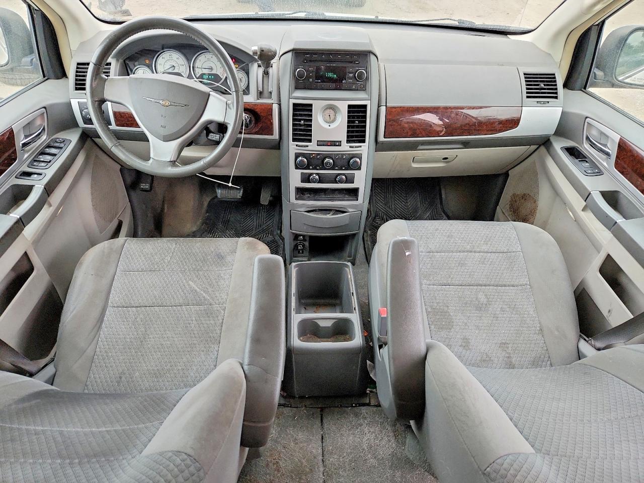 2010 CHRYSLER TOWN & COUNTRY TOURING photo 22