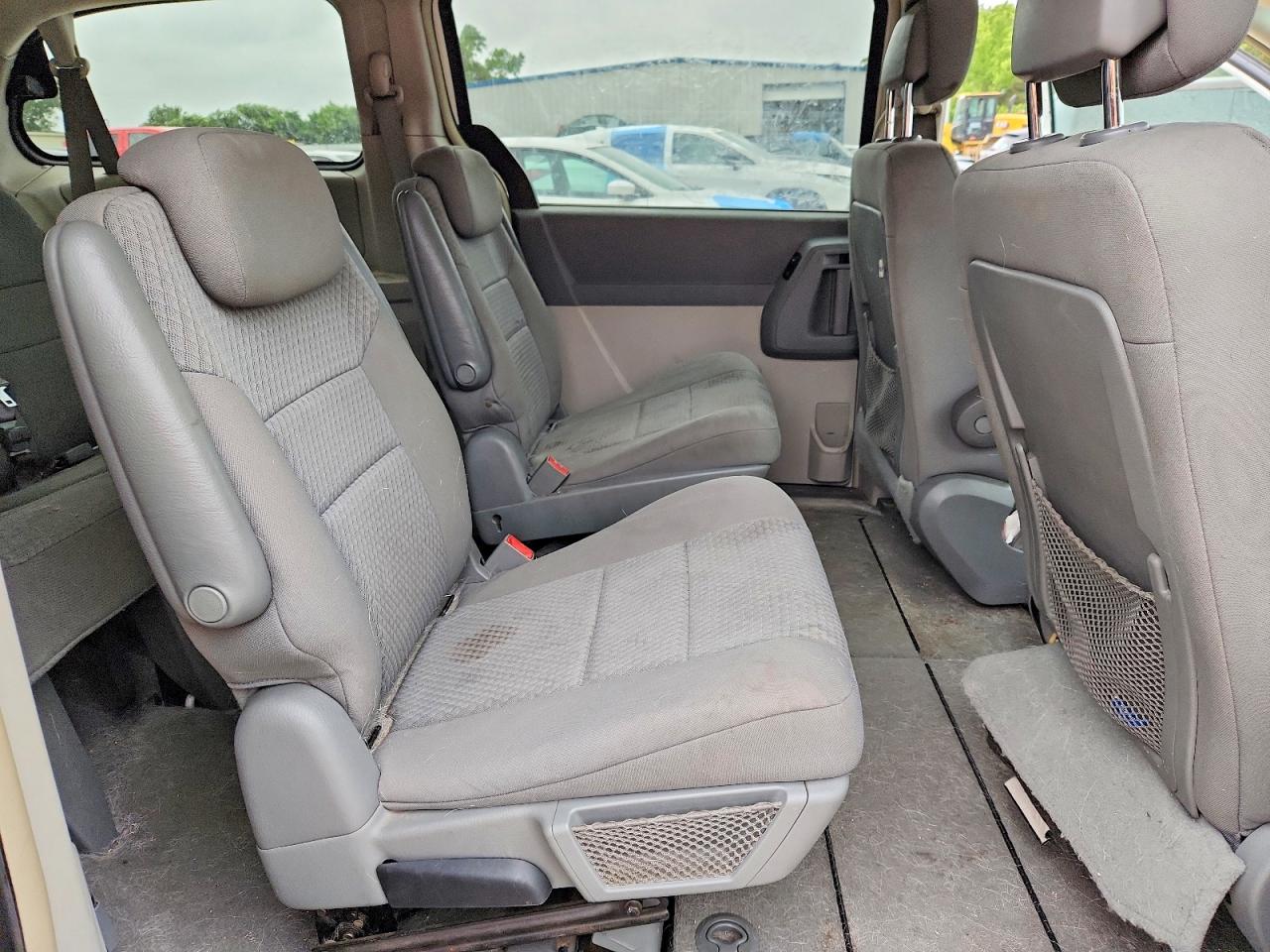 2010 CHRYSLER TOWN & COUNTRY TOURING photo 31