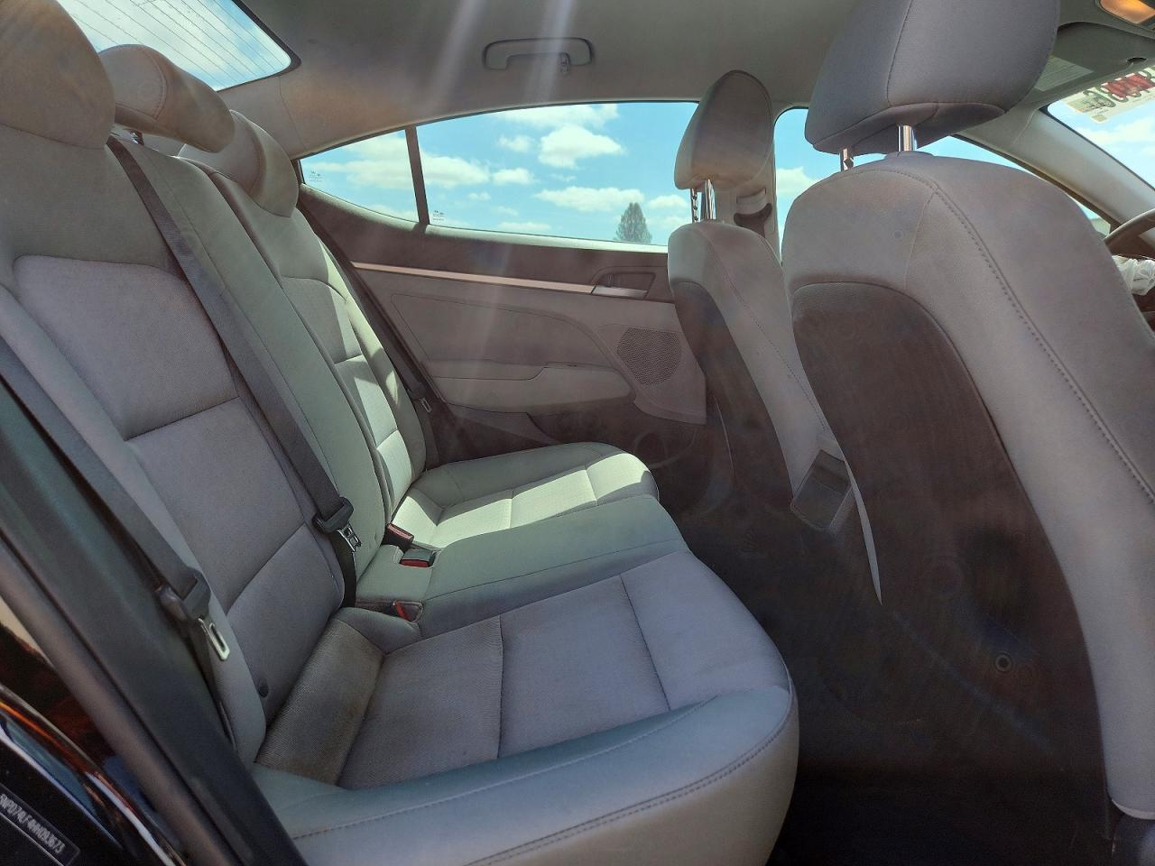 2017 HYUNDAI ELANTRA SE photo 28