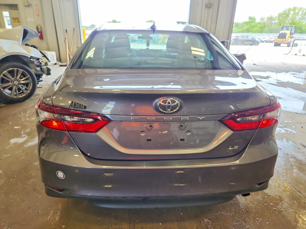 2021 TOYOTA CAMRY LE photo 16