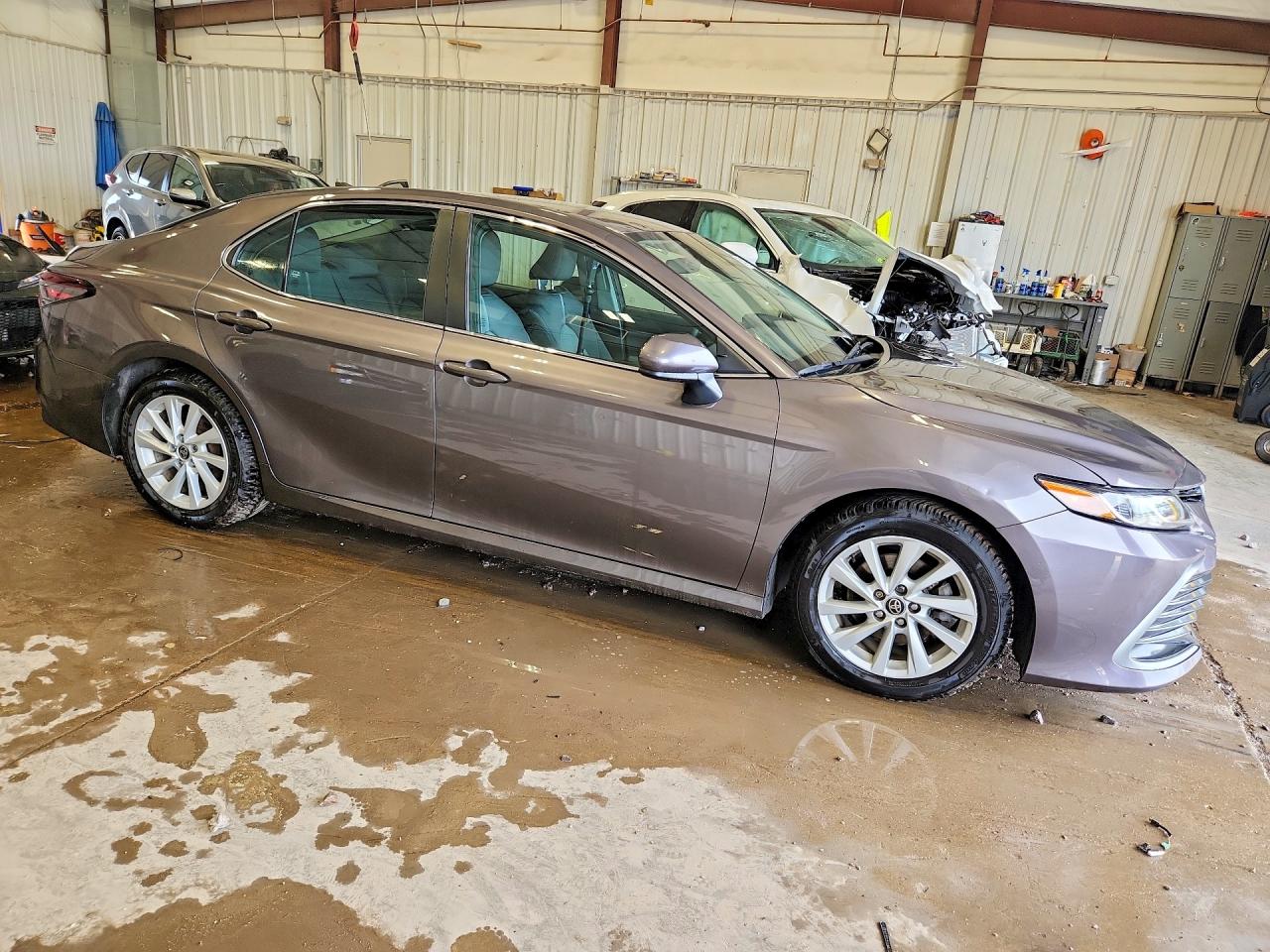 2021 TOYOTA CAMRY LE photo 10