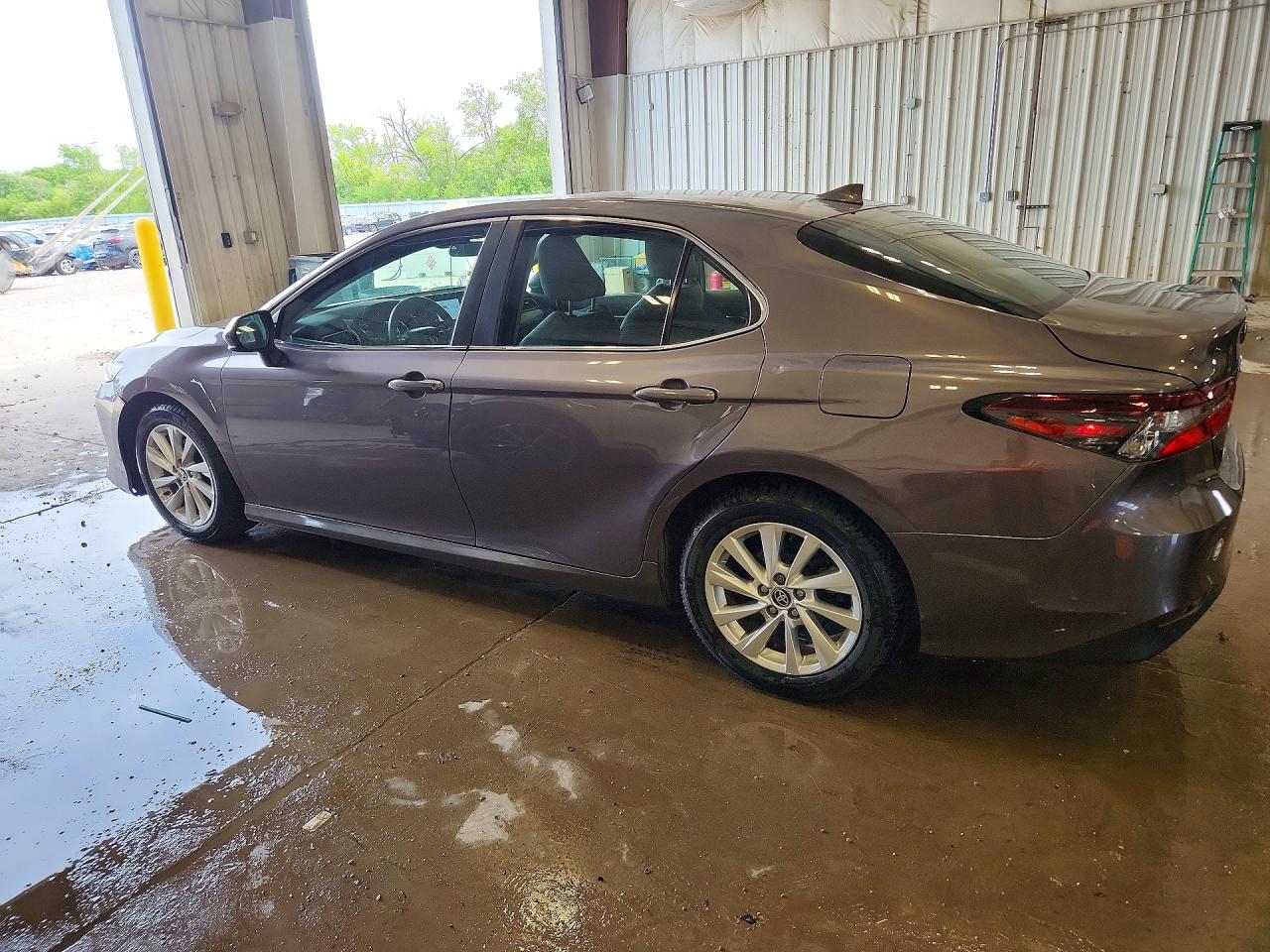 2021 TOYOTA CAMRY LE photo 4
