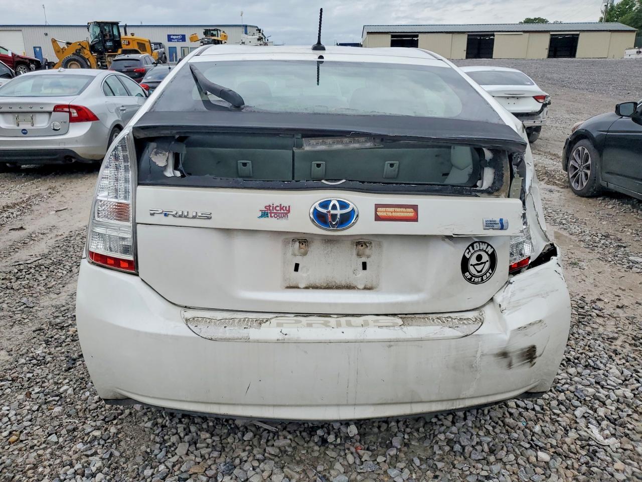 2011 TOYOTA PRIUS TWO photo 6