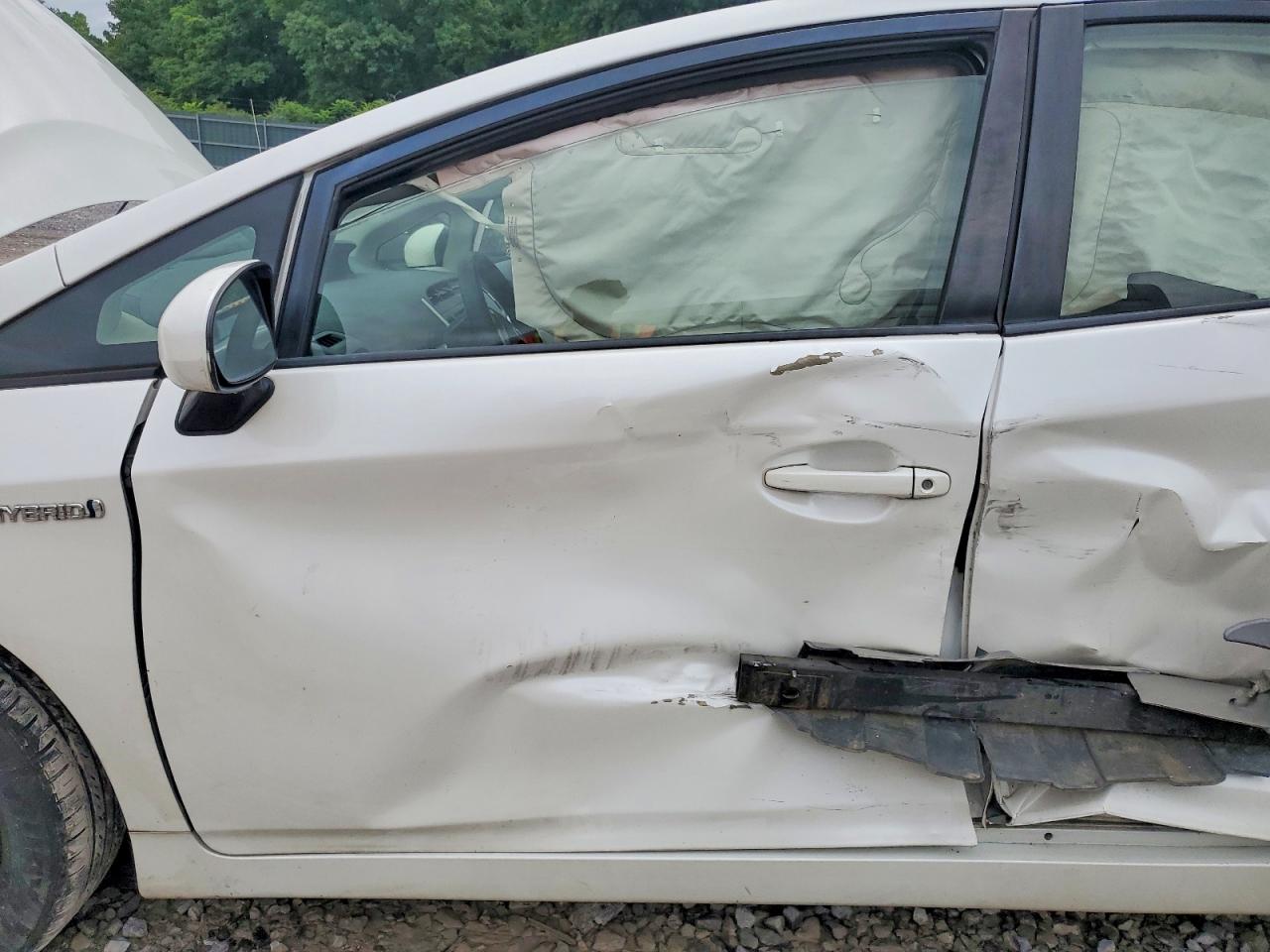 2011 TOYOTA PRIUS TWO photo 7