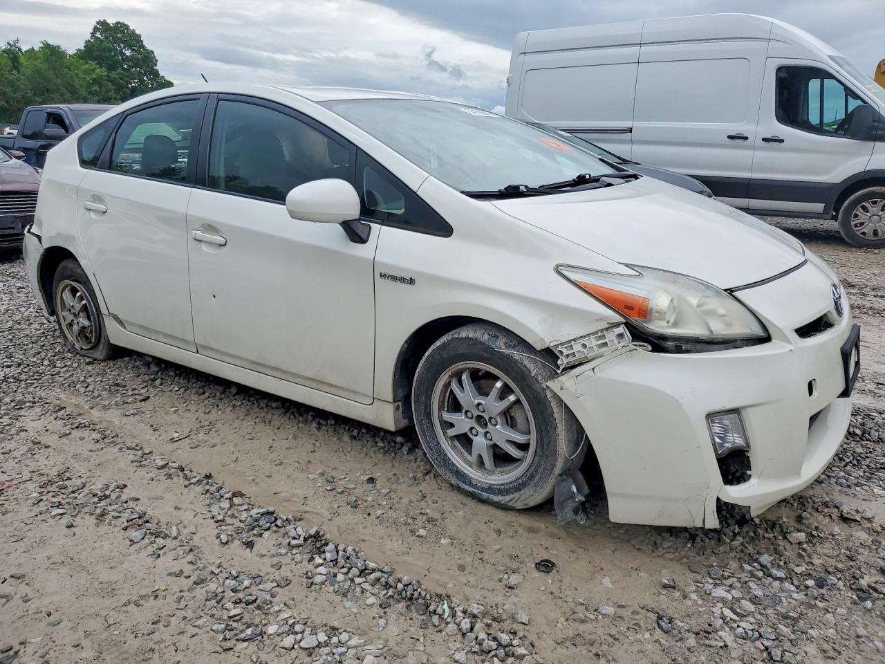 2011 TOYOTA PRIUS TWO photo 4