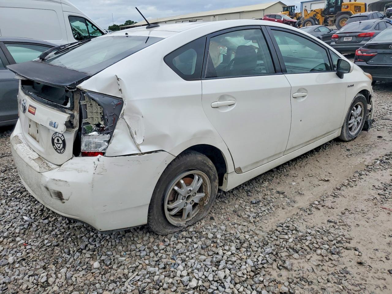2011 TOYOTA PRIUS TWO photo 3