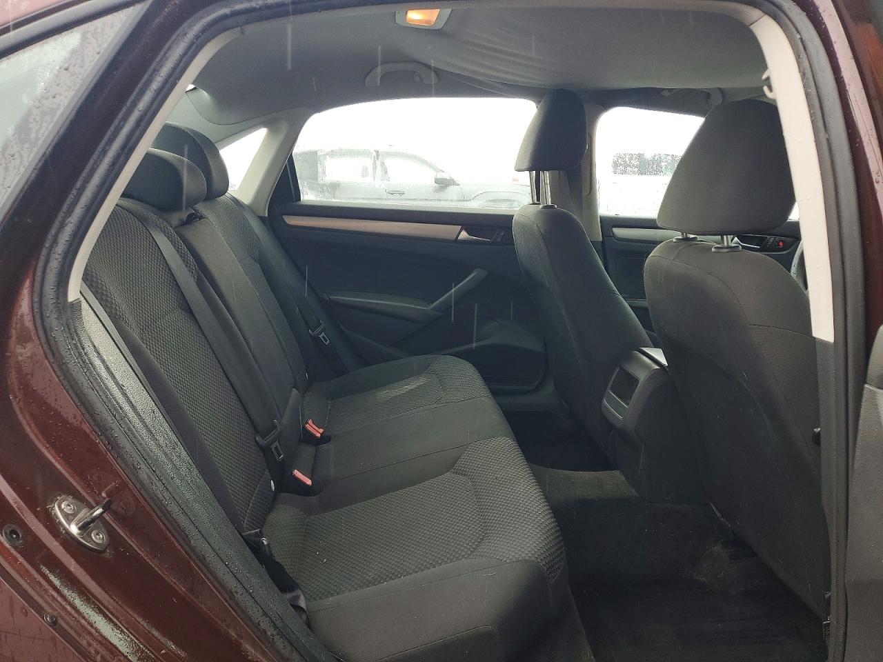 2014 VOLKSWAGEN PASSAT S photo 10