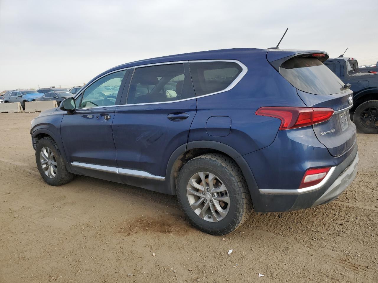 2019 HYUNDAI SANTA FE SE photo 2