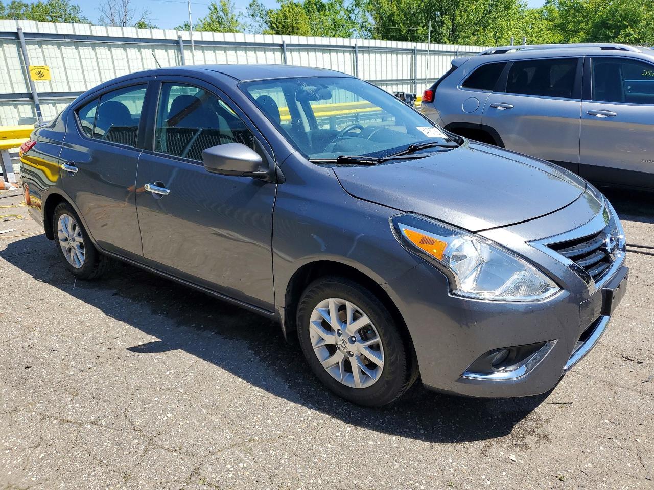 2018 NISSAN VERSA SV photo 7