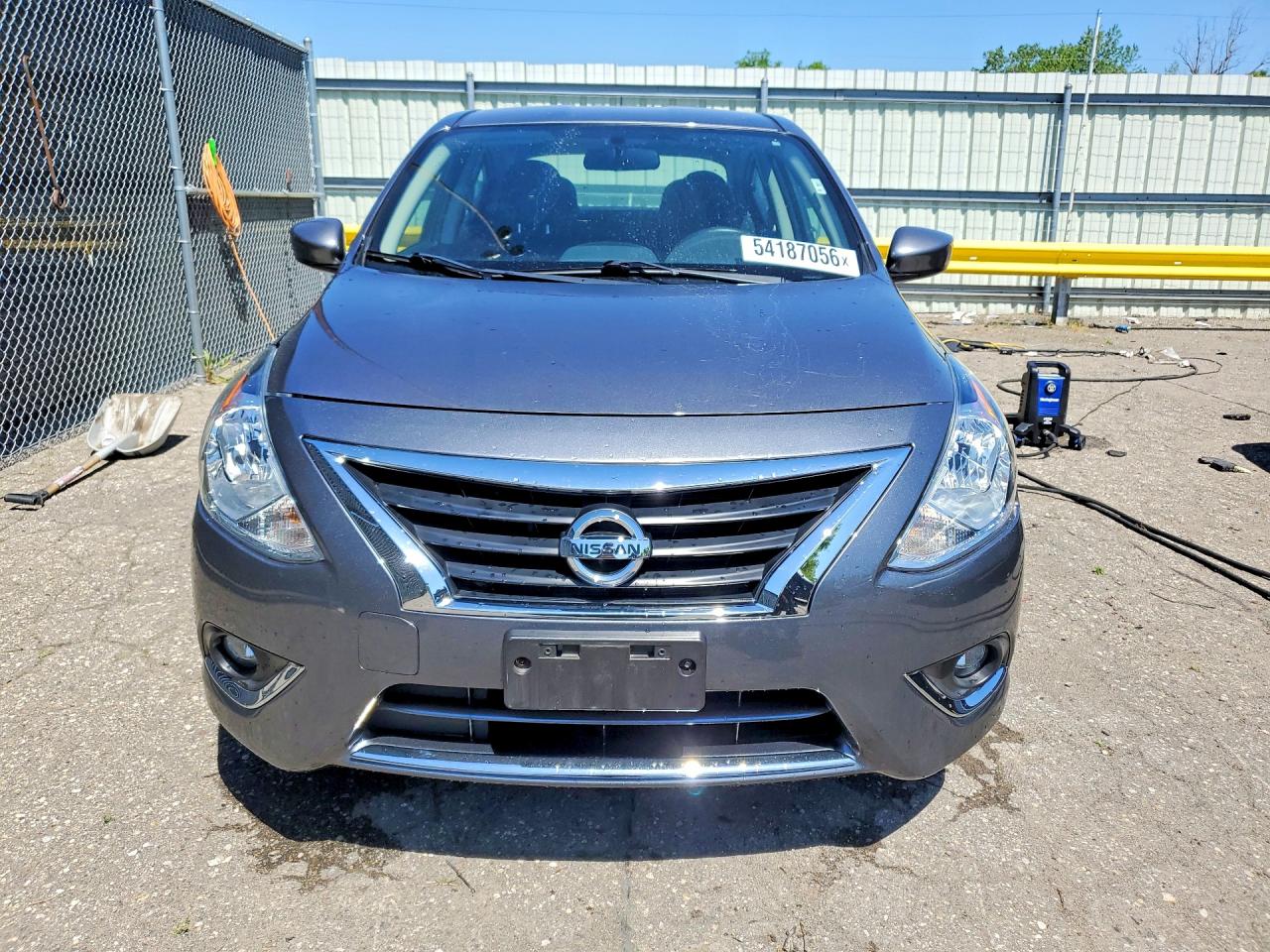2018 NISSAN VERSA SV photo 9