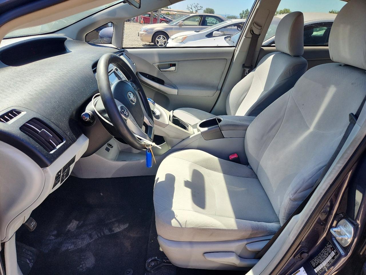 2013 TOYOTA PRIUS TWO photo 13
