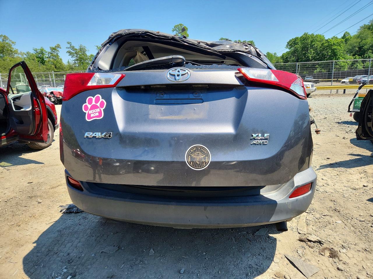 2015 TOYOTA RAV4 XLE photo 6