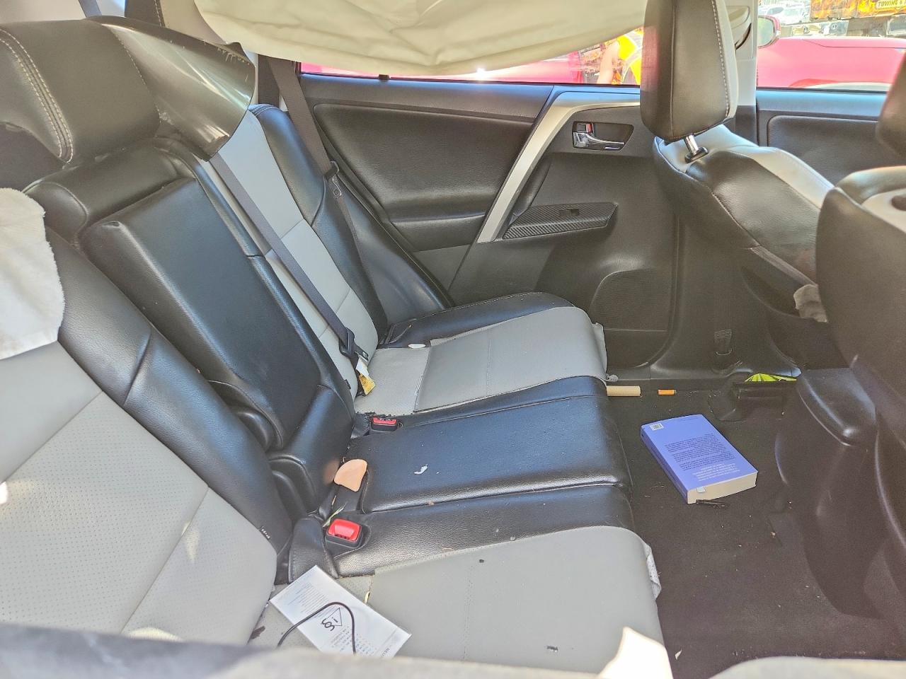 2015 TOYOTA RAV4 XLE photo 11