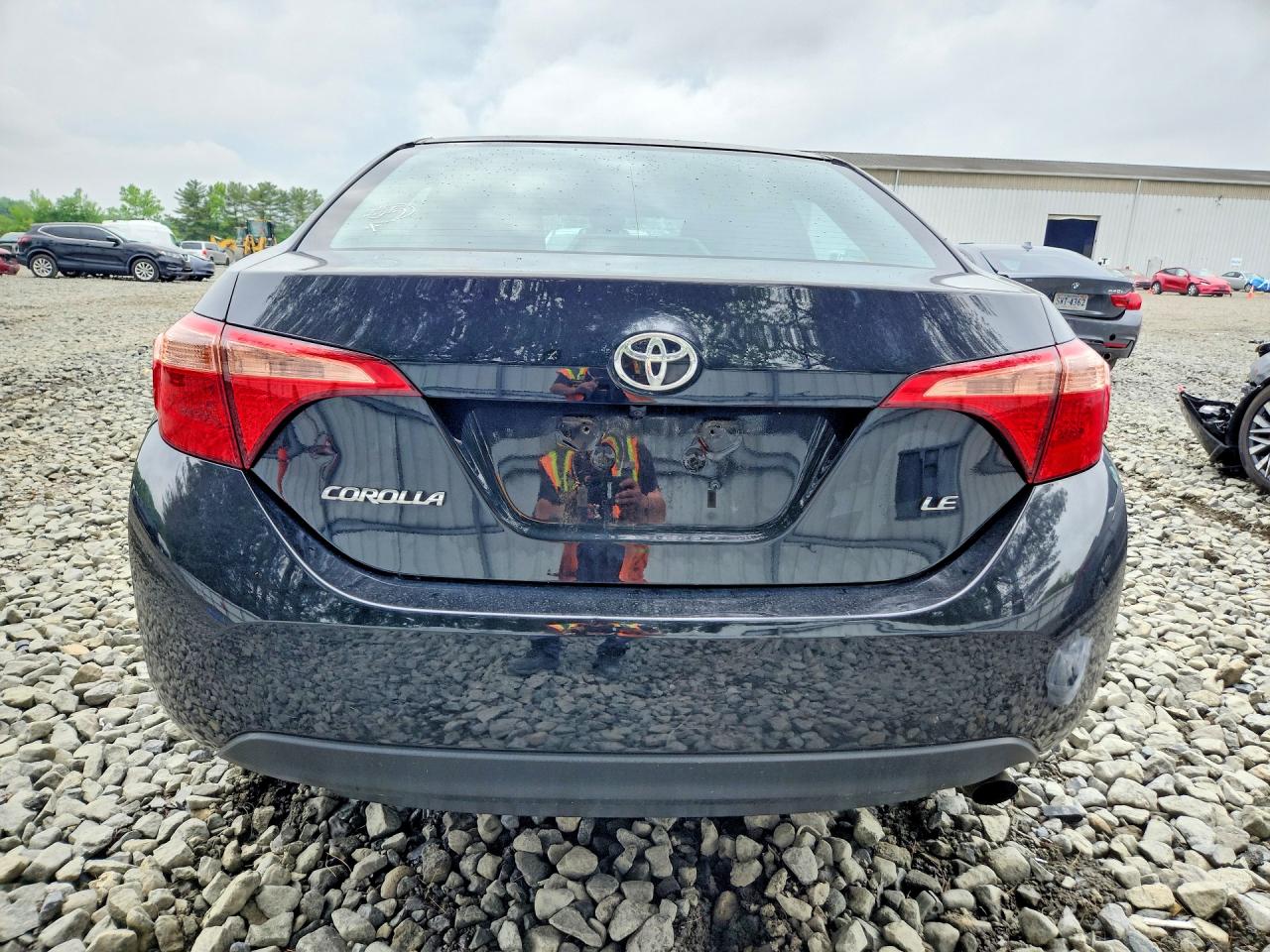 2018 TOYOTA COROLLA LE photo 11