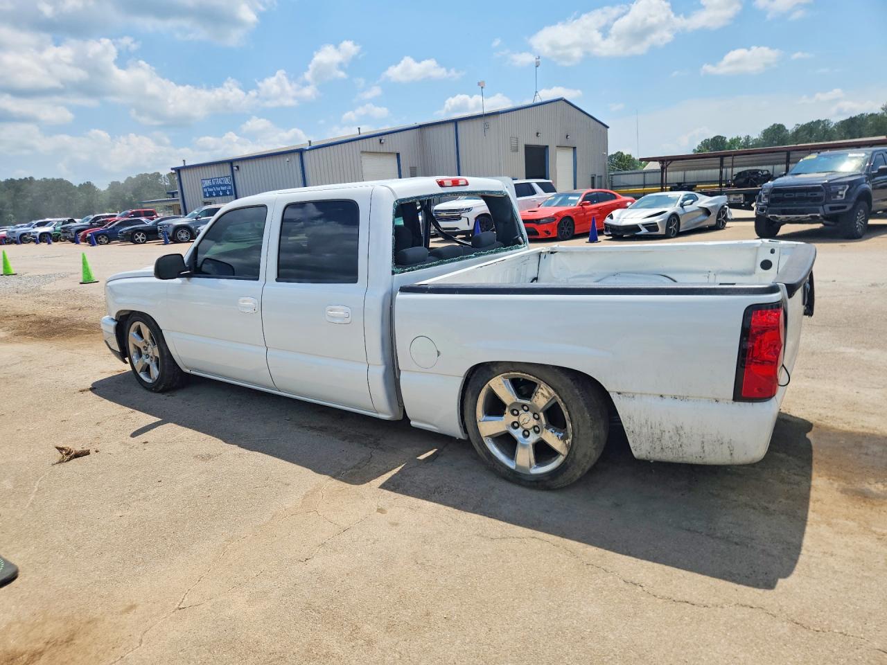 2004 CHEVROLET SILVERADO C1500 photo 4