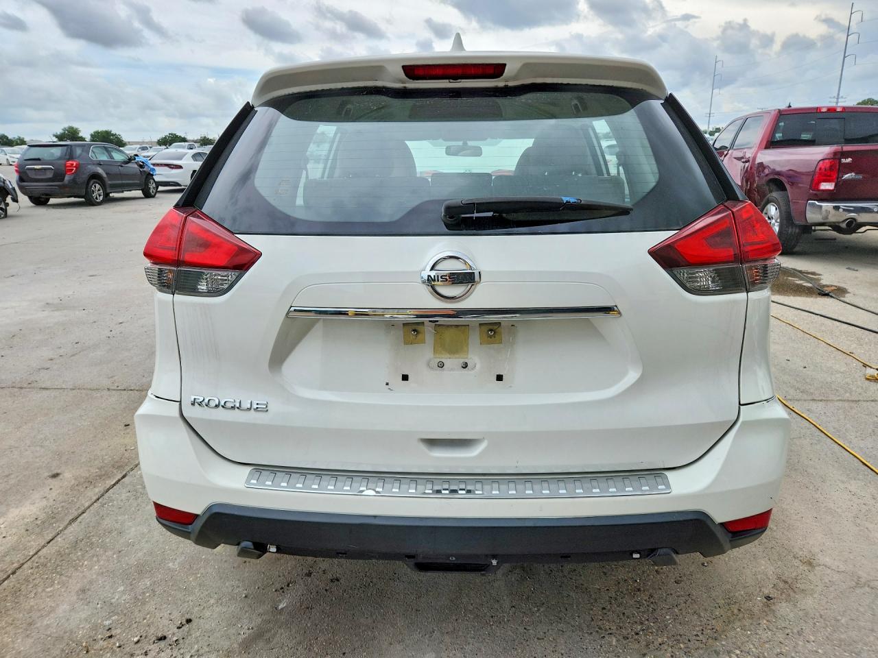 2017 NISSAN ROGUE S photo 16